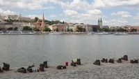 schoenen langs de Donau